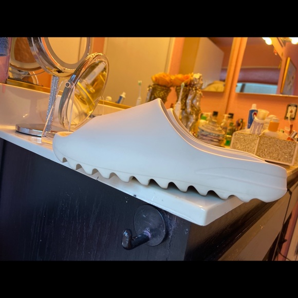 Adidas Yeezy Slides Bone Size 11 Will Get Shipped Right Away !!